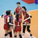 sShinnabeandIwasakacelebratewithteammates