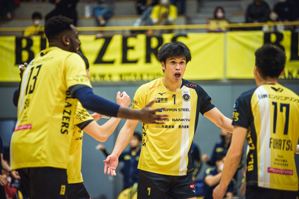 堺ブレイザーズ/出耒田 敬 選手 バレーボールマガジン