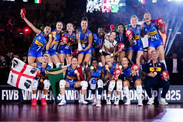 23年ぶり、世界選手権の表彰台の頂点に立ったイタリア女子バレーボール代表