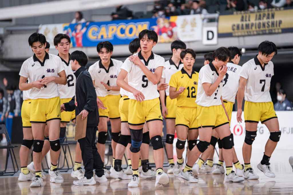 鎮西高がVリーグ西地区首位のV三重に3-1で勝利。先月急逝の畑野久雄